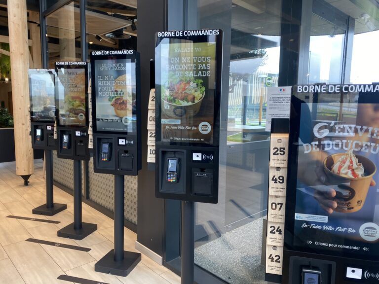 Les 5 erreurs à éviter lors de l’installation d’une borne de commande dans votre restaurant